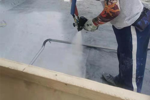 樓房屋頂噴涂聚脲防水施工專用噴涂設(shè)備(圖3) 樓房屋頂噴涂聚脲防水施工