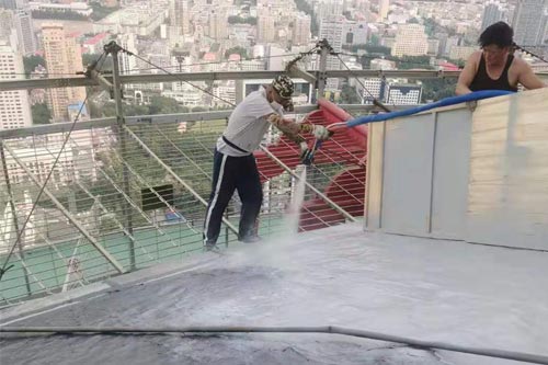 樓房屋頂噴涂聚脲防水施工專用噴涂設(shè)備(圖2) 樓房屋頂噴涂聚脲防水施工